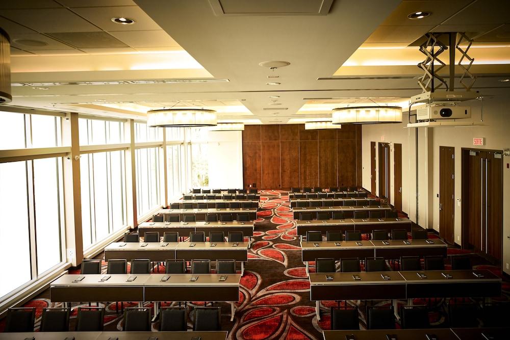 Otl Gouverneur Sherbrooke Exteriér fotografie The 10th floor of the Marriott Center