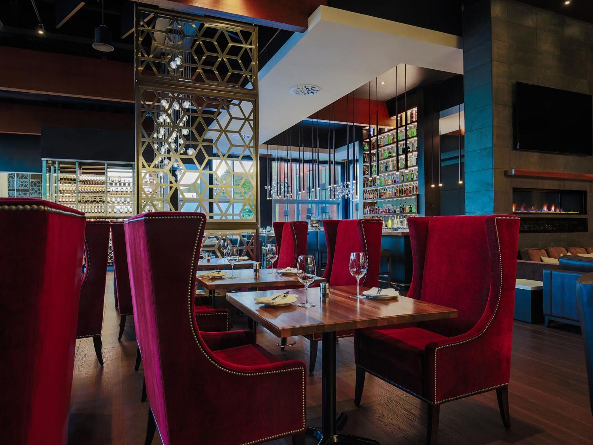 Otl Gouverneur Sherbrooke Exteriér fotografie Interior of a PF. Chang's in Las Vegas
