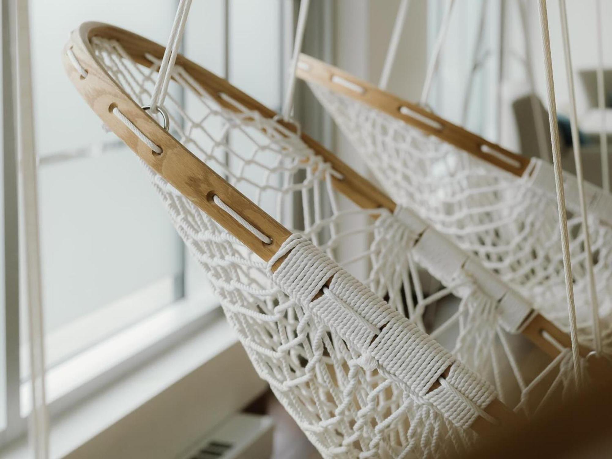Otl Gouverneur Sherbrooke Exteriér fotografie A hammock chair