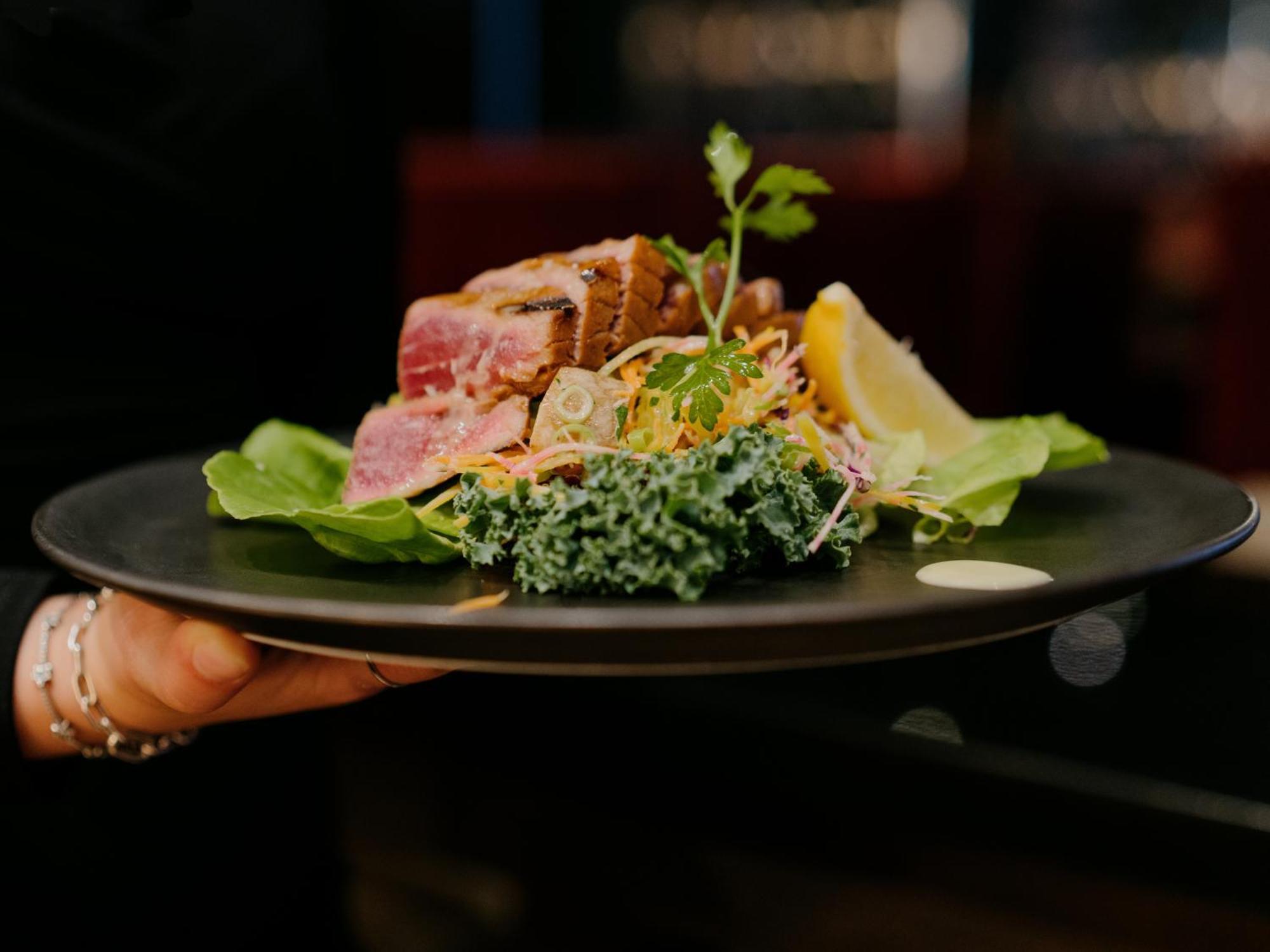 Otl Gouverneur Sherbrooke Exteriér fotografie A salad