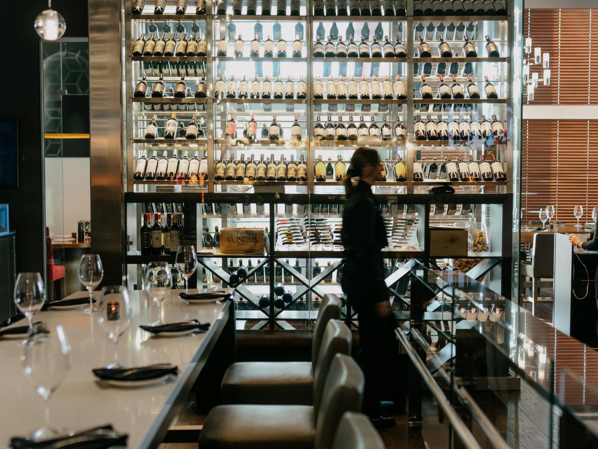 Otl Gouverneur Sherbrooke Exteriér fotografie Wine bar in Tokyo