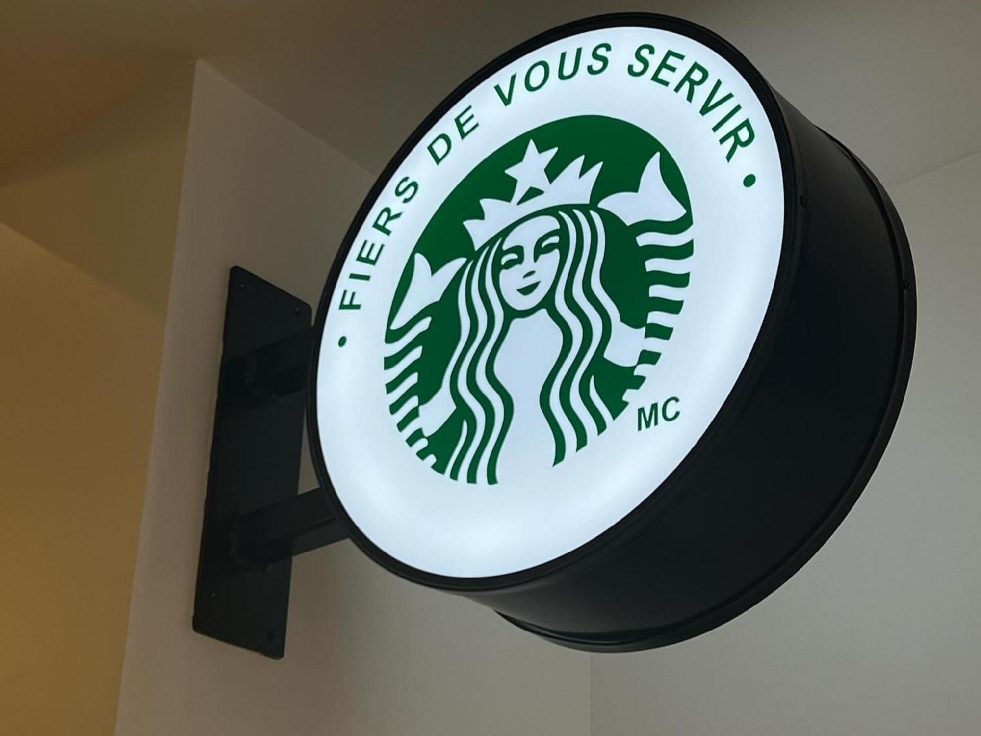 Otl Gouverneur Sherbrooke Exteriér fotografie Starbucks in Paris