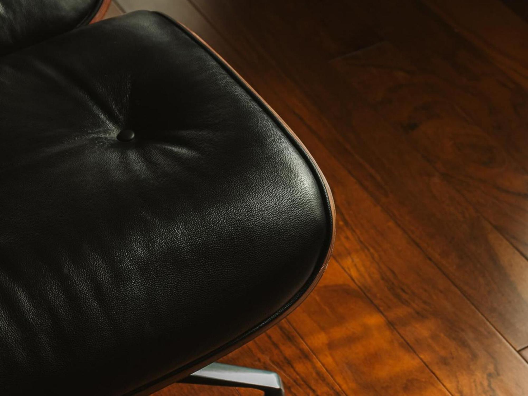 Otl Gouverneur Sherbrooke Exteriér fotografie Detail of the chair
